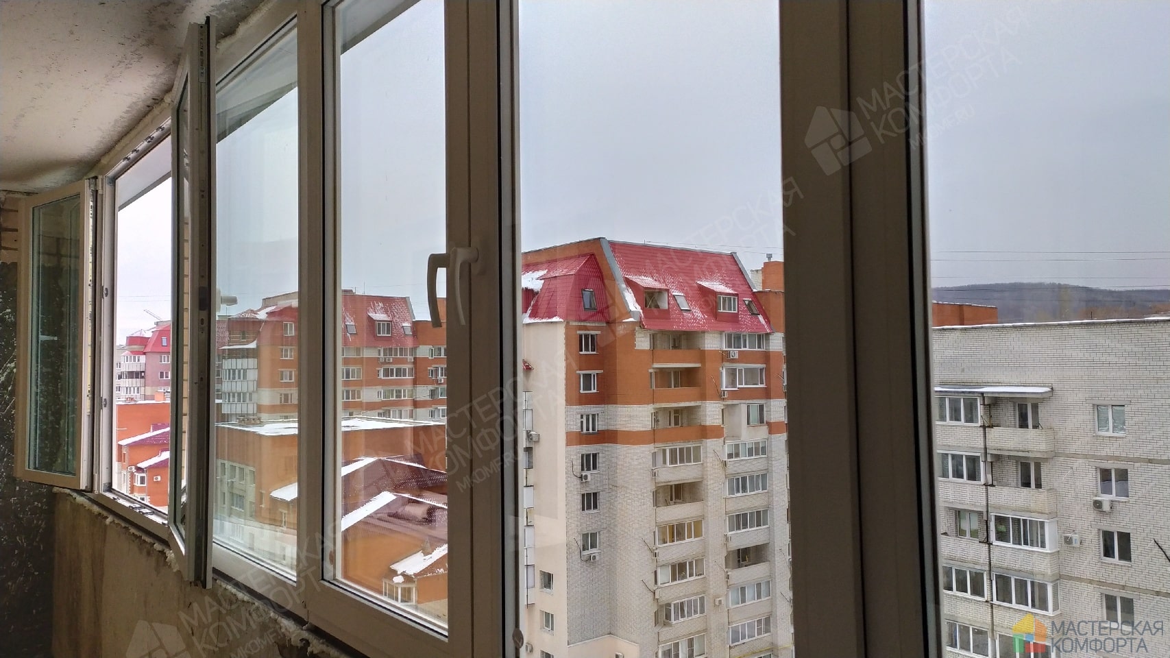 ПВХ-остекление длинной лоджии в Волгограде, вид изнутри