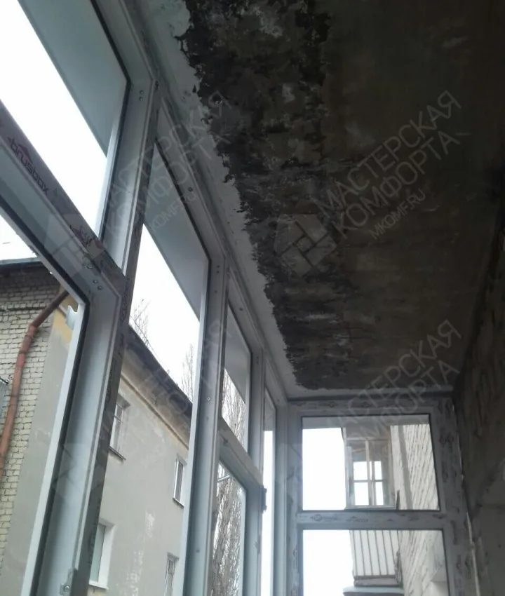 Поврежденный участок балкона до восстановления