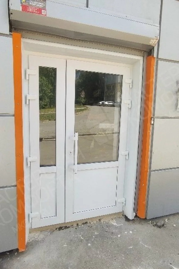 Установка пластиковой двери